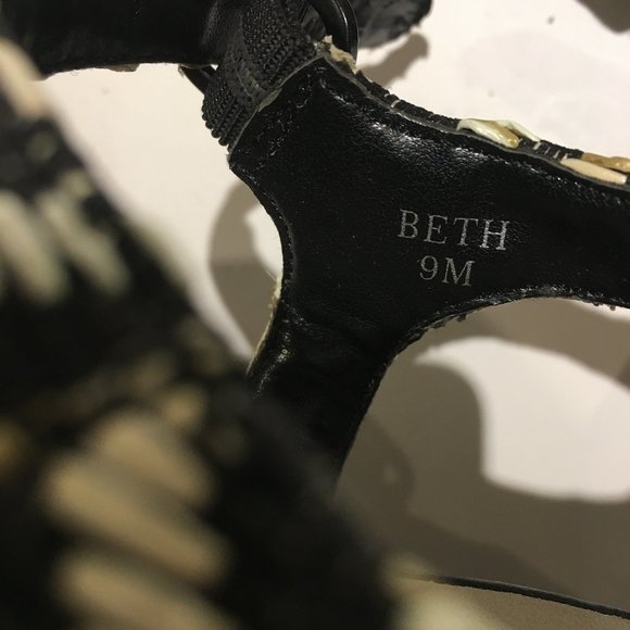 TAHARI High heel sandal shoe - Picture 7 of 7